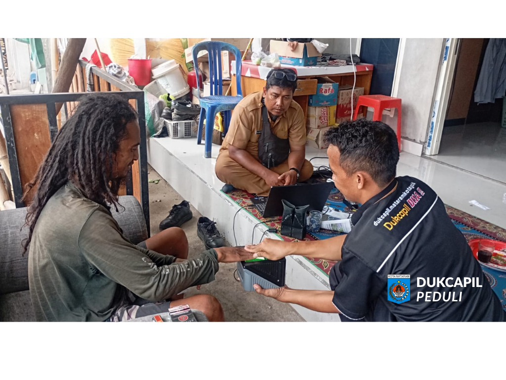Gambar Dukcapil Peduli Hadir di Karang Bata Utara, Layani Perekaman KTP-el untuk Warga ODGJ dan Disabilitas