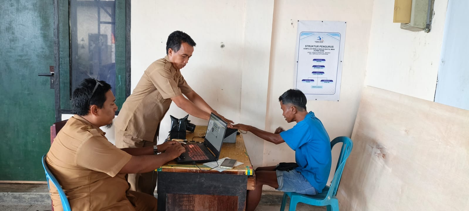 Thumbnail Dukcapil PEDULI: Jemput Bola Perekaman KTP-el bagi ODGJ, Lansia, dan Disabilitas di Kota Mataram