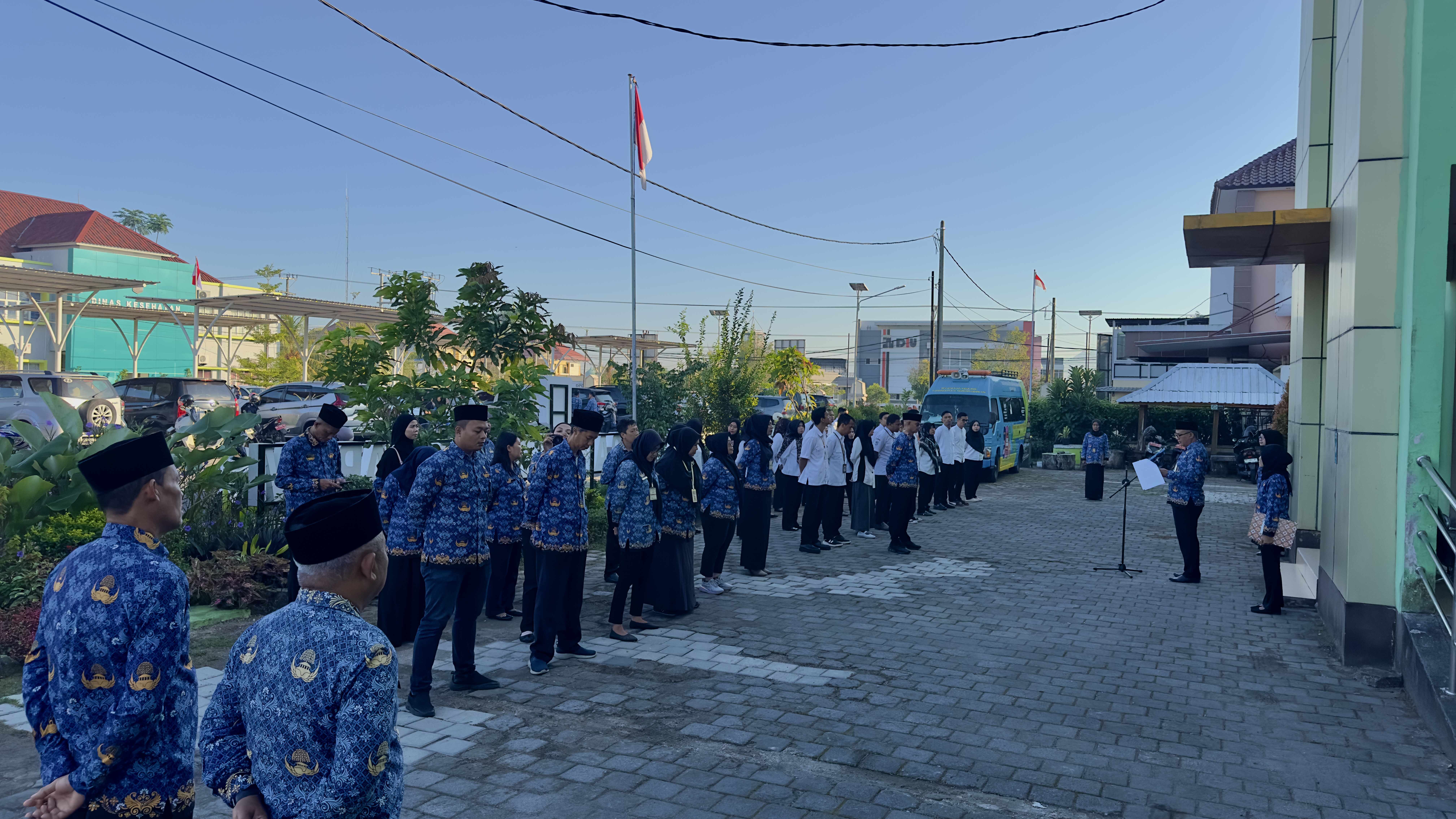 Thumbnail Tingkatkan Disiplin dan Kualitas Pelayanan, Dinas Dukcapil Kota Mataram Gelar Upacara Hari Kesadaran Nasional